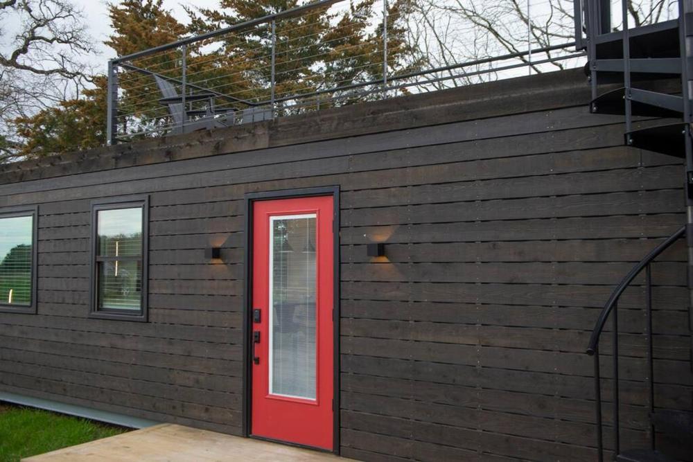 The Merlot House-Container Home 12 min to Magnolia